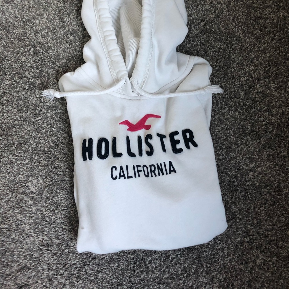 hollister sweatshirt!!